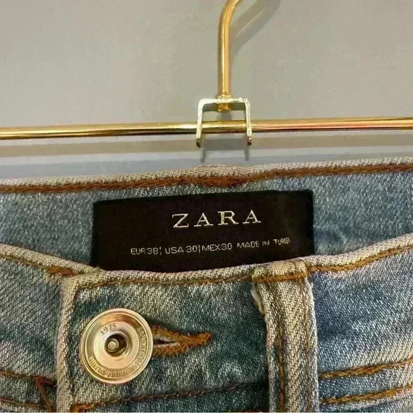 Distressed skinny  Jean - Picture 3 of 4